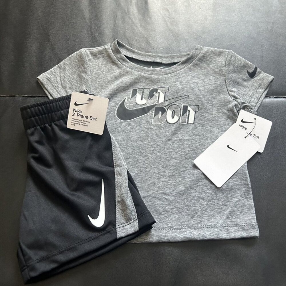 NWT Nike Athletic Set Baby Boys Size 18M